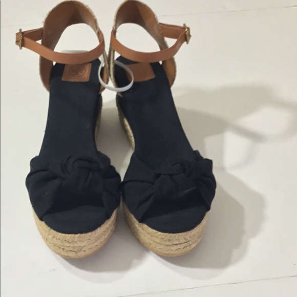 TORY BURCH Knotted Bow Wedge Sandal Black Tan 40 - Picture 1 of 9